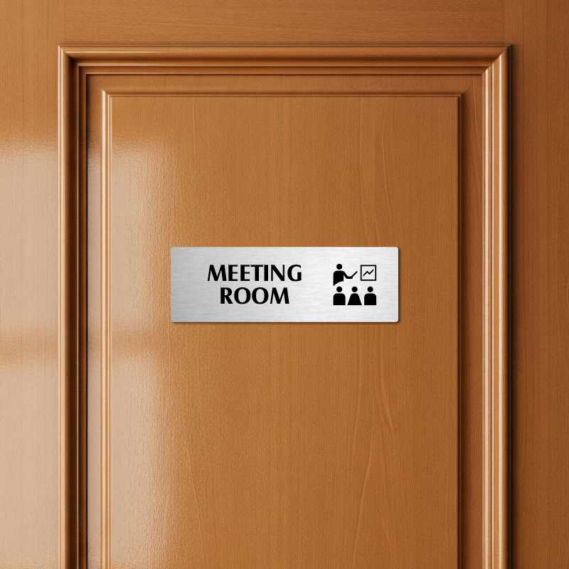 Meeting room, 240x79mm, zlatá popiska s okrasným rámečkem  